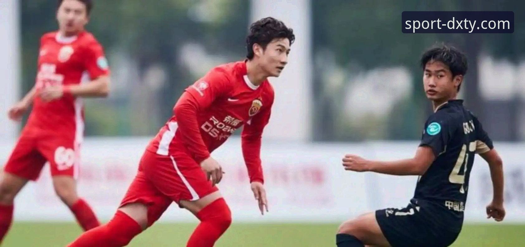 为什么青岛海牛能在主场3-1击败上海海港？这场胜利背后有哪些关键因素？